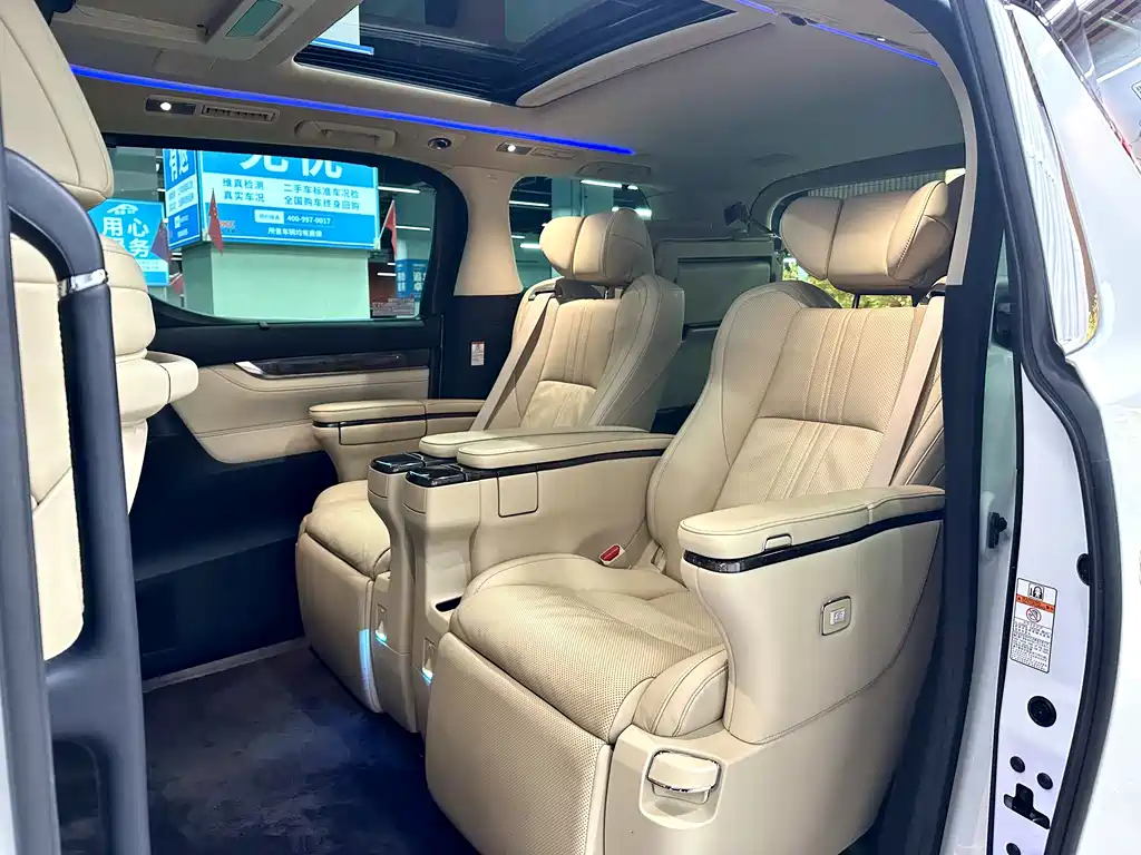 Toyota Vellfire — фото 9
