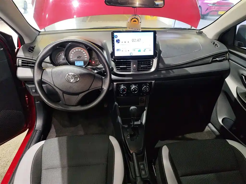 Toyota Yaris L — фото 6