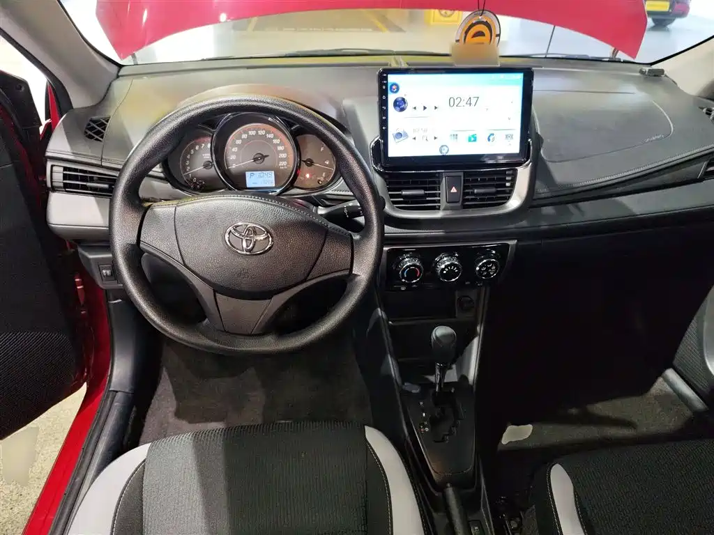 Toyota Yaris L — фото 7