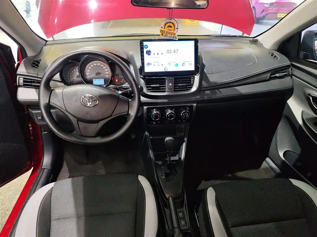 Toyota Yaris L — фото 9