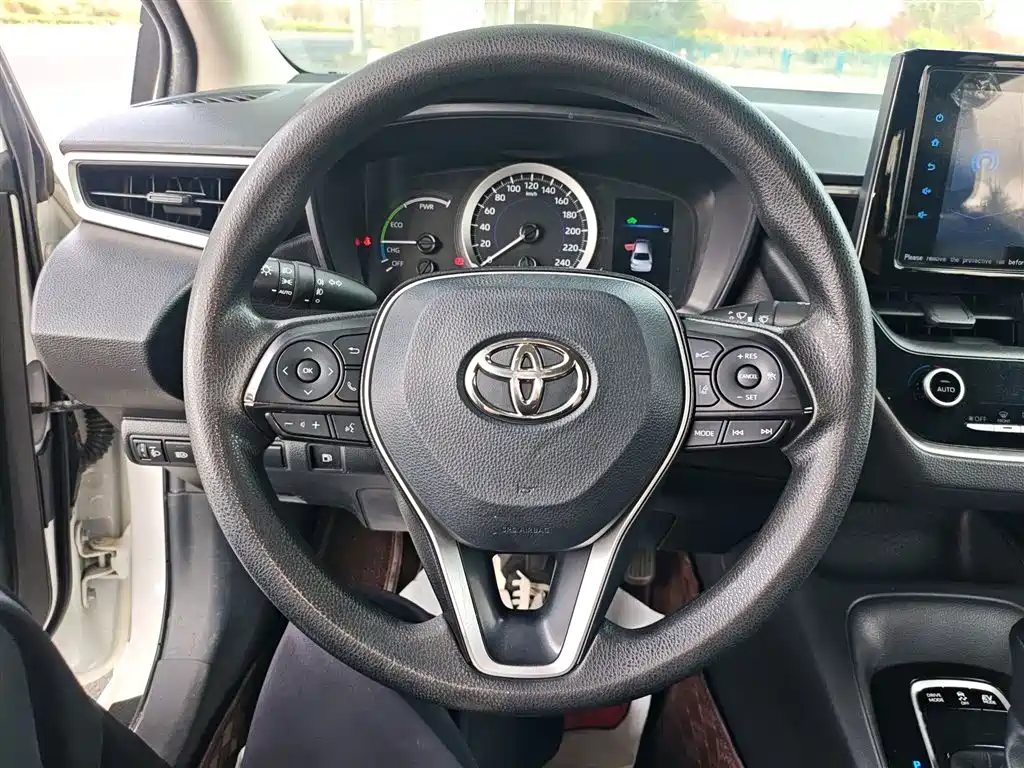 Toyota Corolla — фото 11