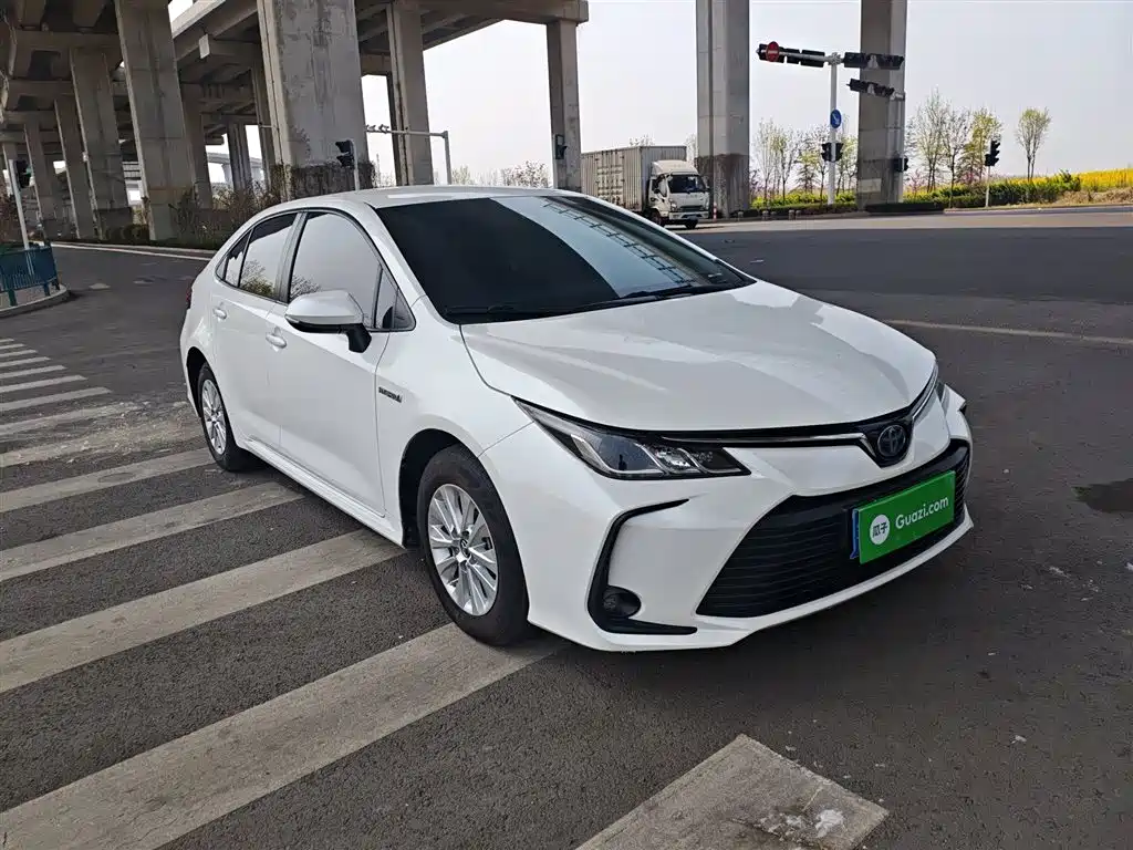 Toyota Corolla — фото 4