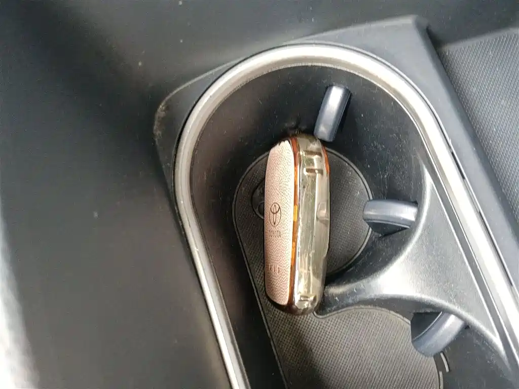 Toyota bZ4X — фото 9