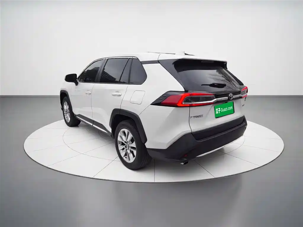 Toyota Wildlander — фото 10