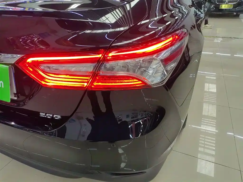Toyota Camry — фото 8