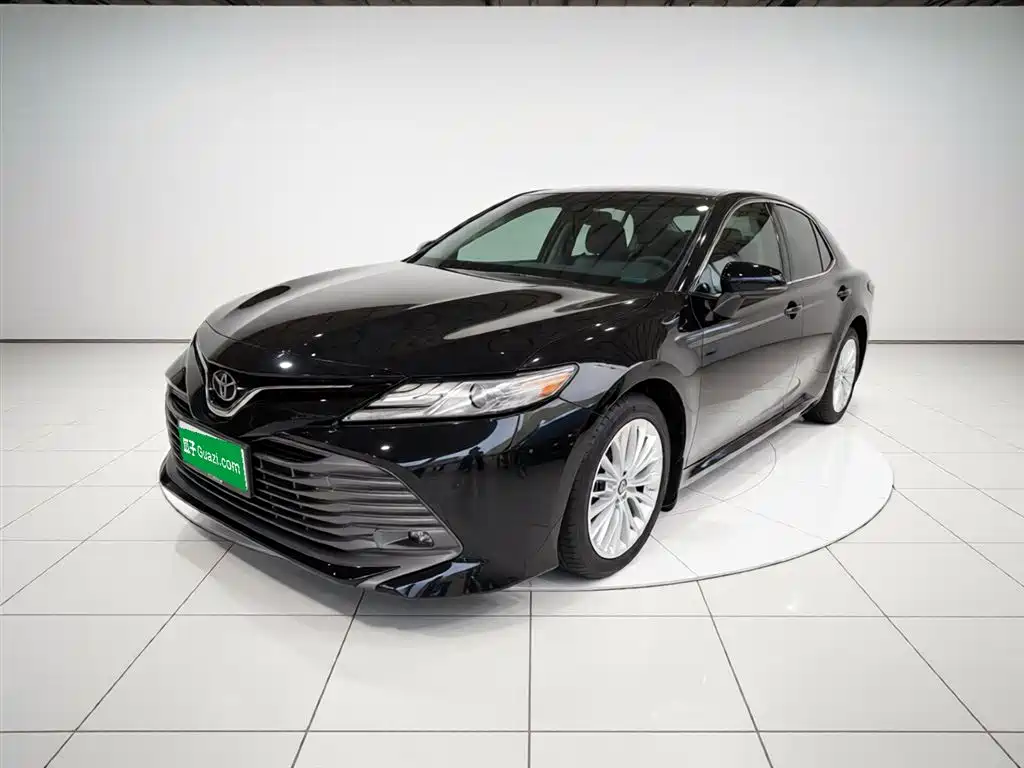 Toyota Camry — фото 2