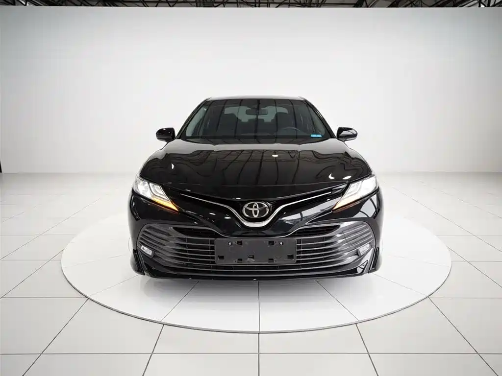 Toyota Camry — фото 3