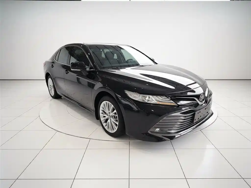 Toyota Camry — фото 4