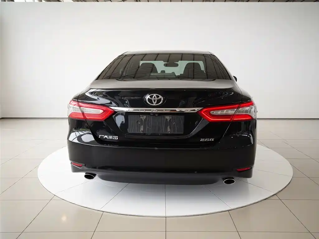 Toyota Camry — фото 6