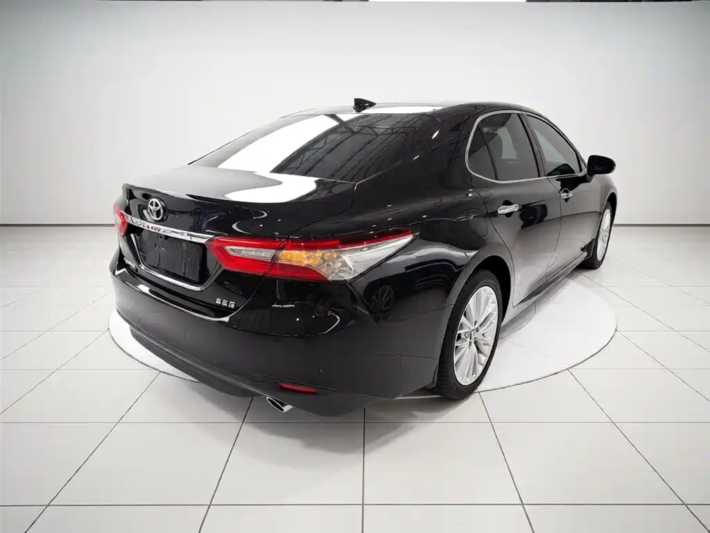Toyota Camry — фото 7