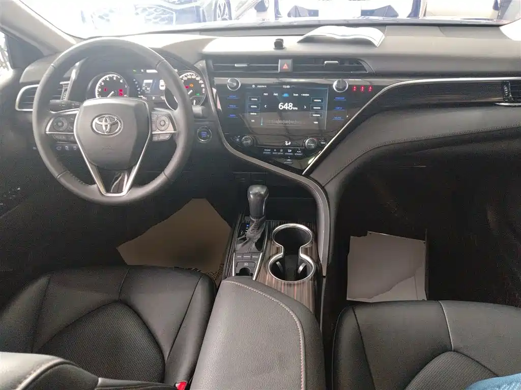 Toyota Camry — фото 10