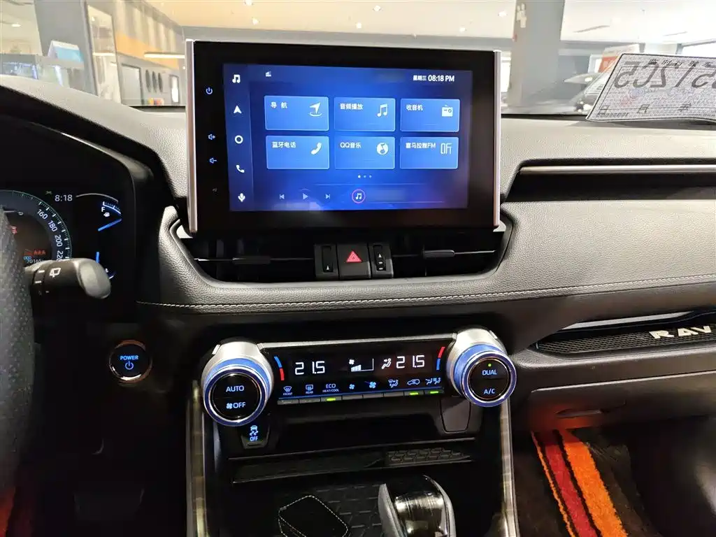 Toyota RAV4 — фото 9