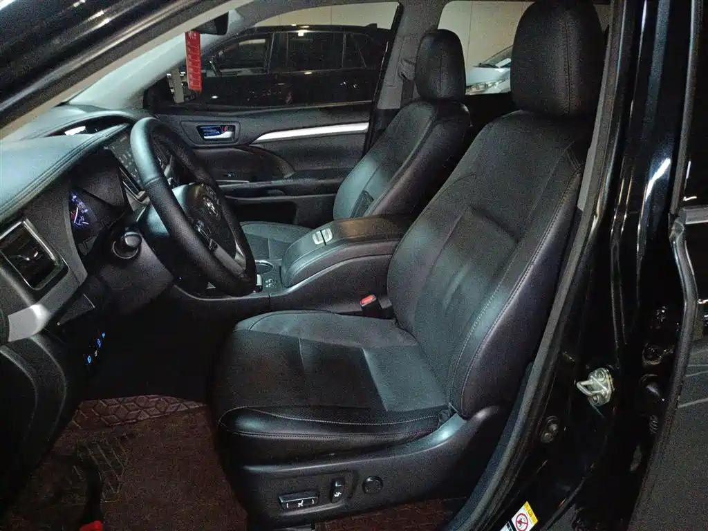 Toyota Highlander — фото 11