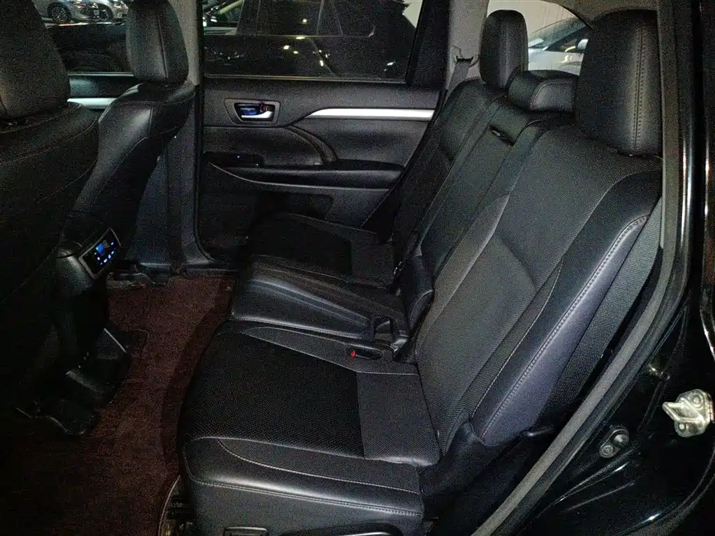 Toyota Highlander — фото 13