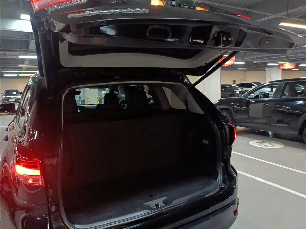 Toyota Highlander — фото 15