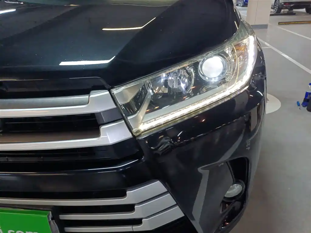 Toyota Highlander — фото 18