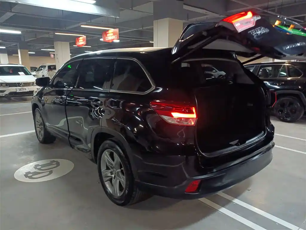 Toyota Highlander — фото 23