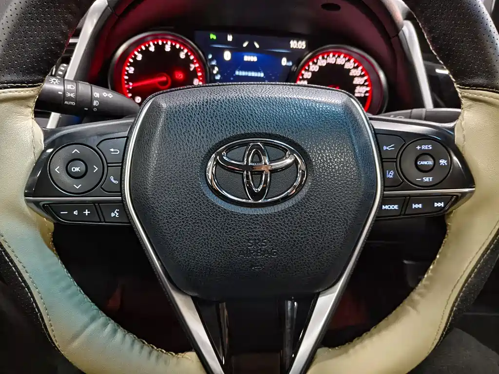 Toyota Camry — фото 11