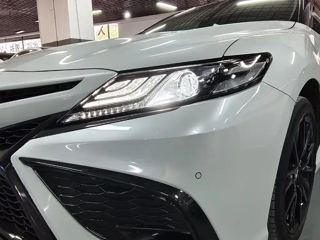 Toyota Camry — фото 15