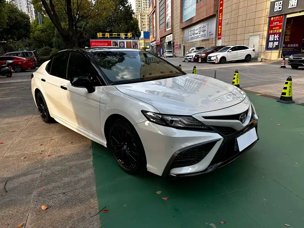 Toyota Camry — фото 3