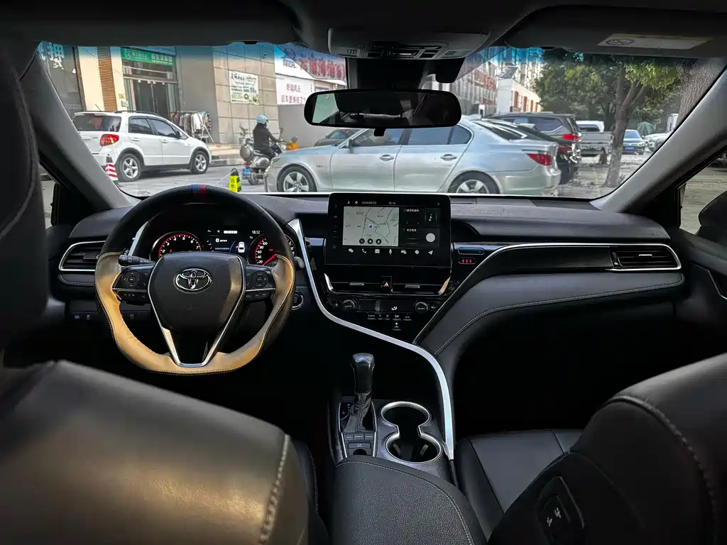 Toyota Camry — фото 5