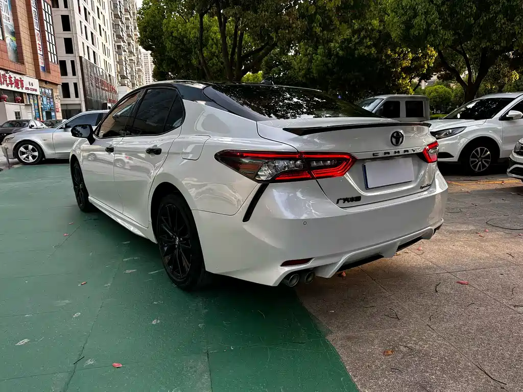 Toyota Camry — фото 7
