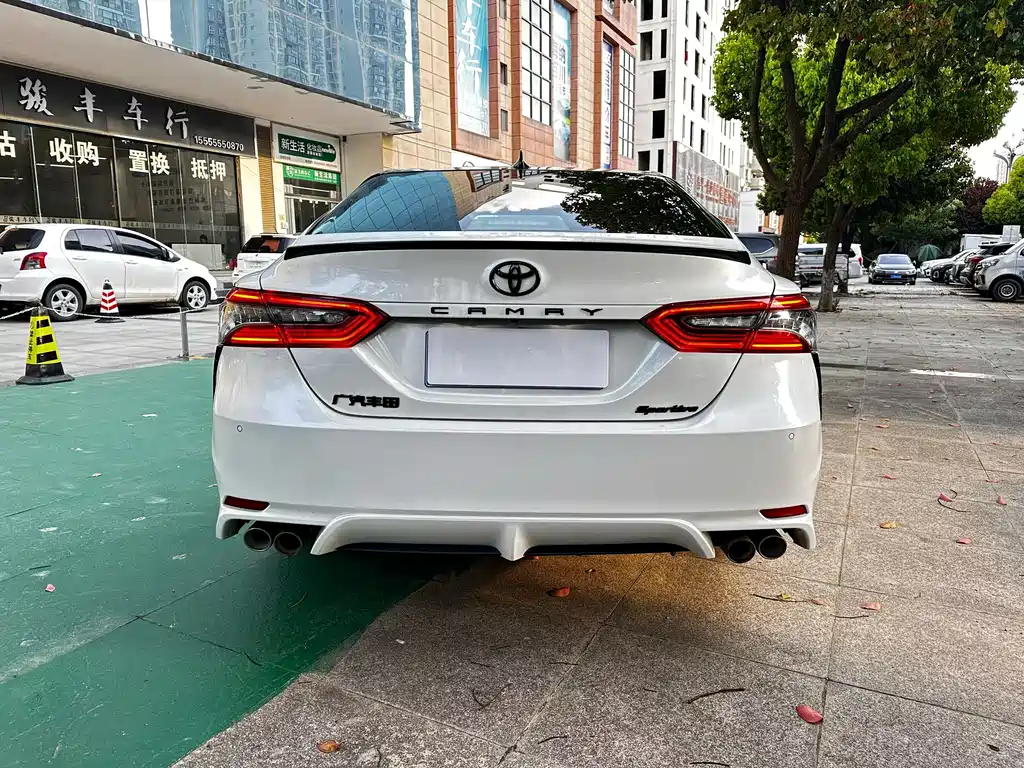 Toyota Camry — фото 8