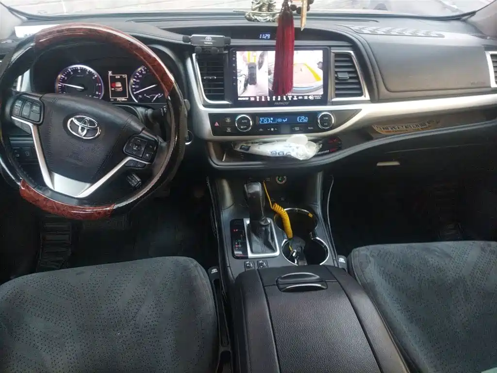 Toyota Highlander — фото 13