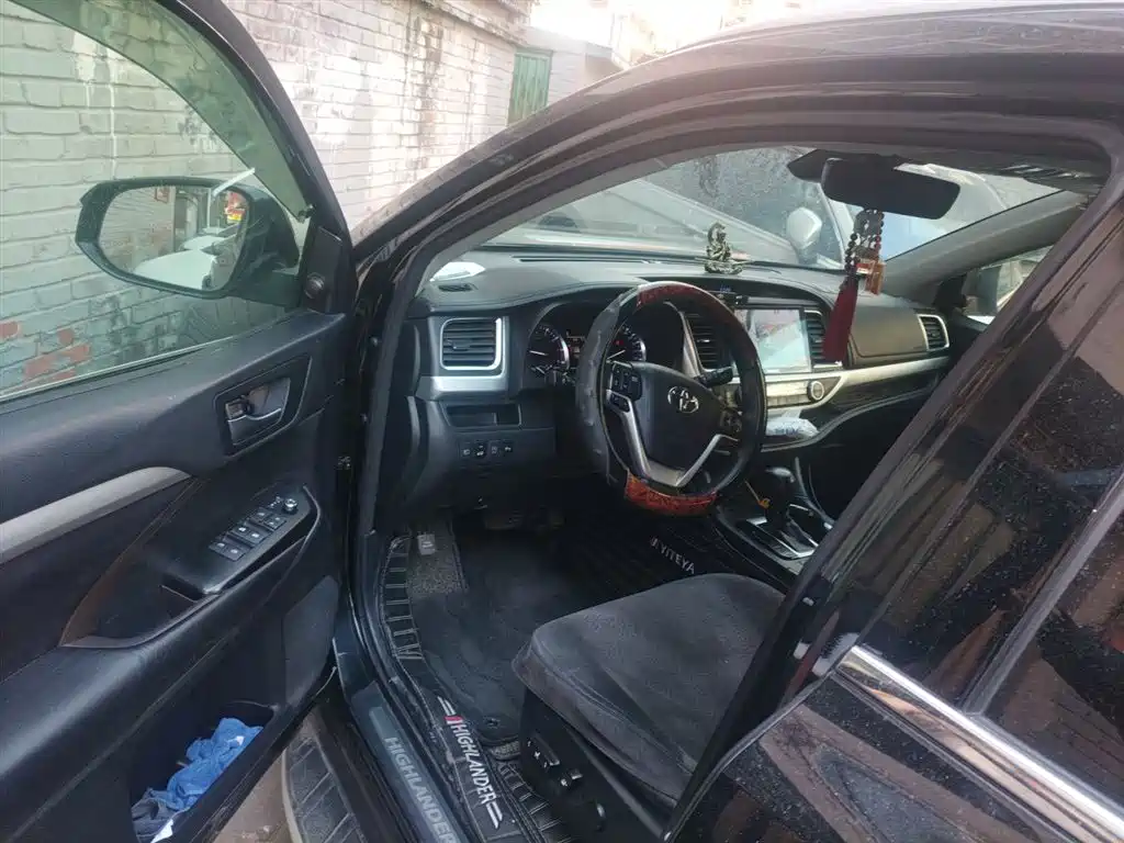 Toyota Highlander — фото 14