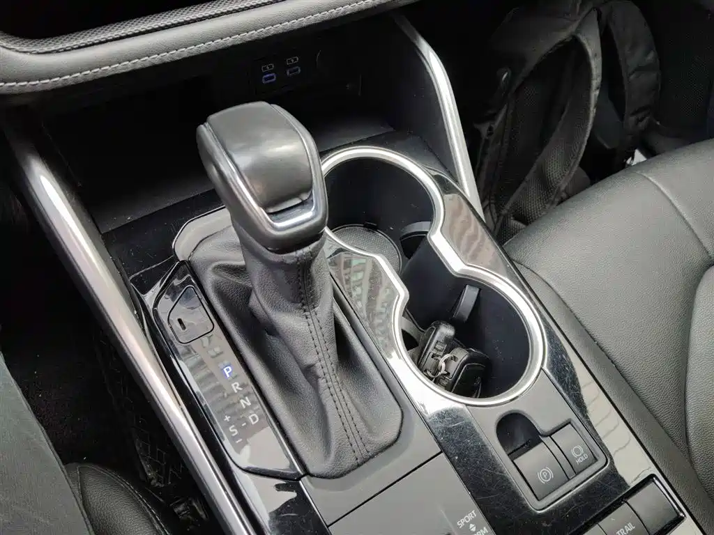 Toyota Highlander — фото 13