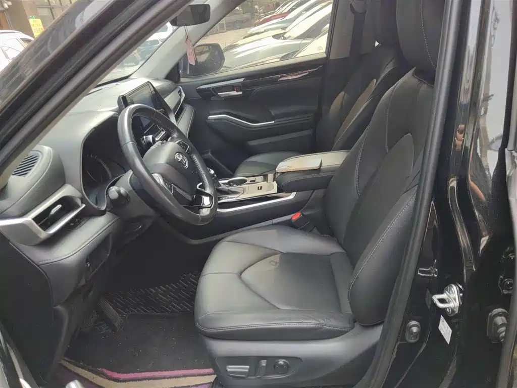 Toyota Highlander — фото 14