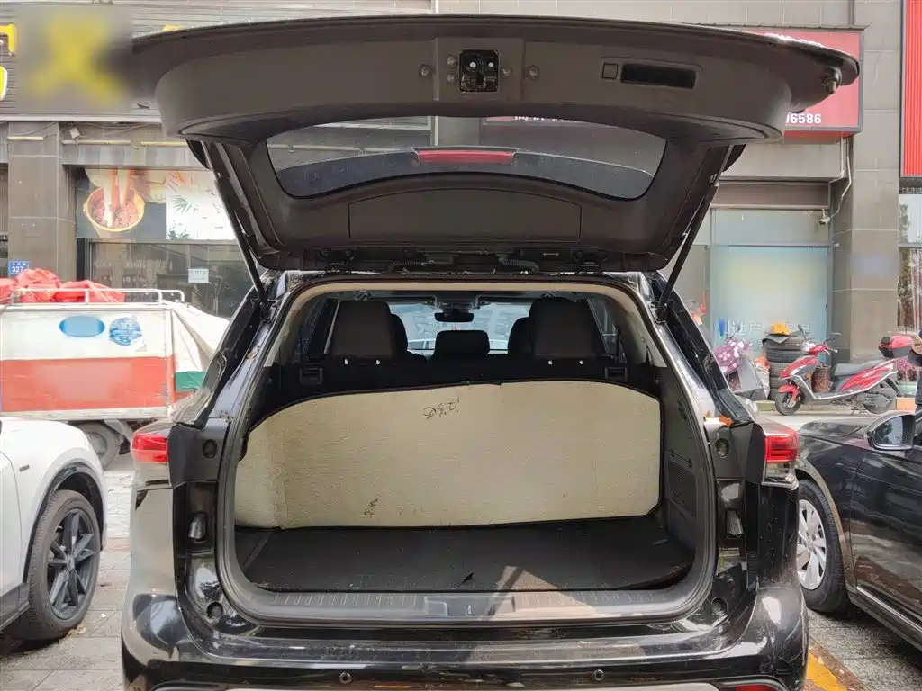 Toyota Highlander — фото 18