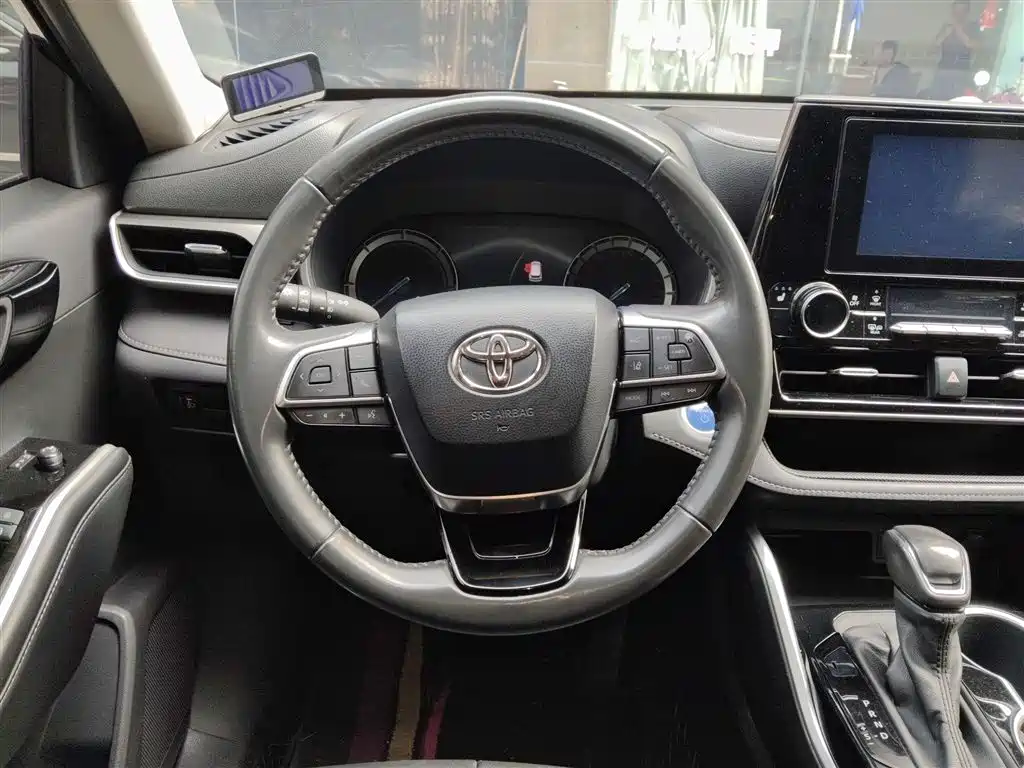 Toyota Highlander — фото 10