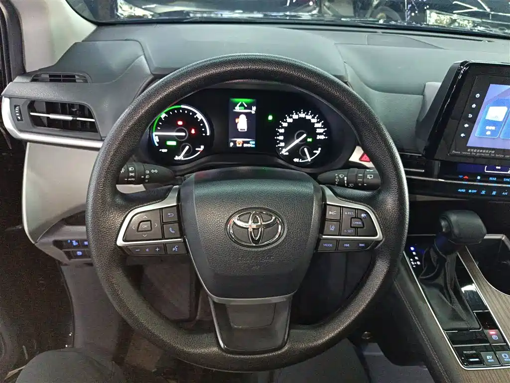 Toyota Sienna — фото 11