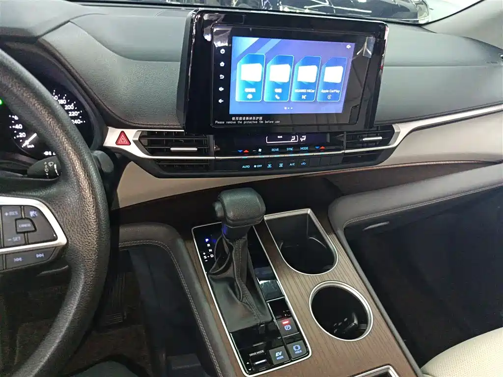 Toyota Sienna — фото 13