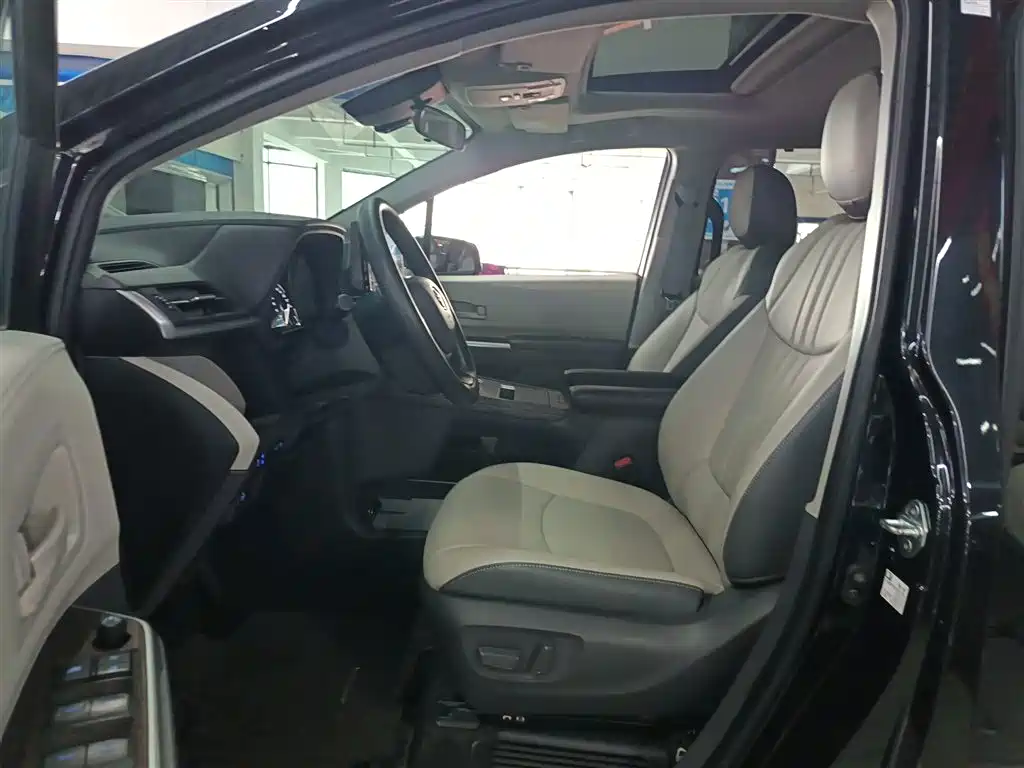Toyota Sienna — фото 15