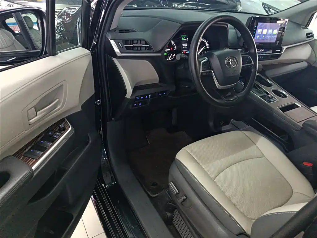 Toyota Sienna — фото 16
