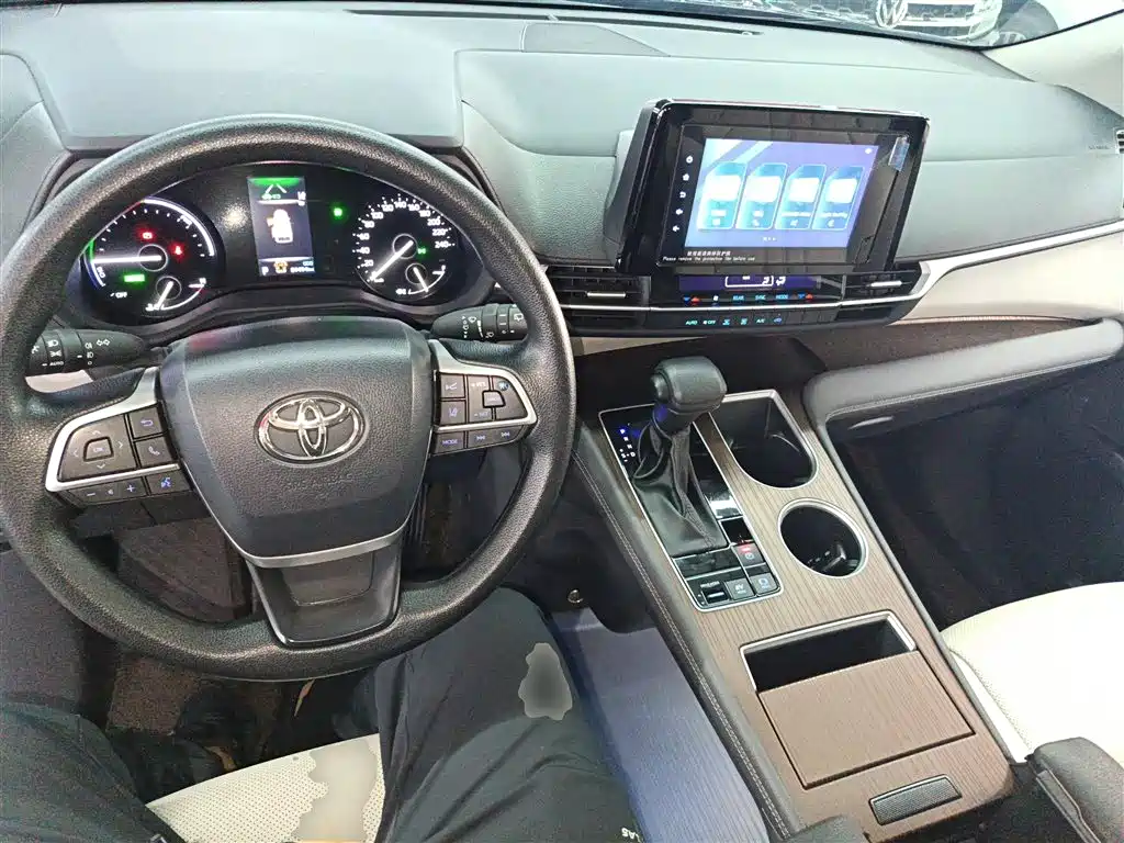 Toyota Sienna — фото 10