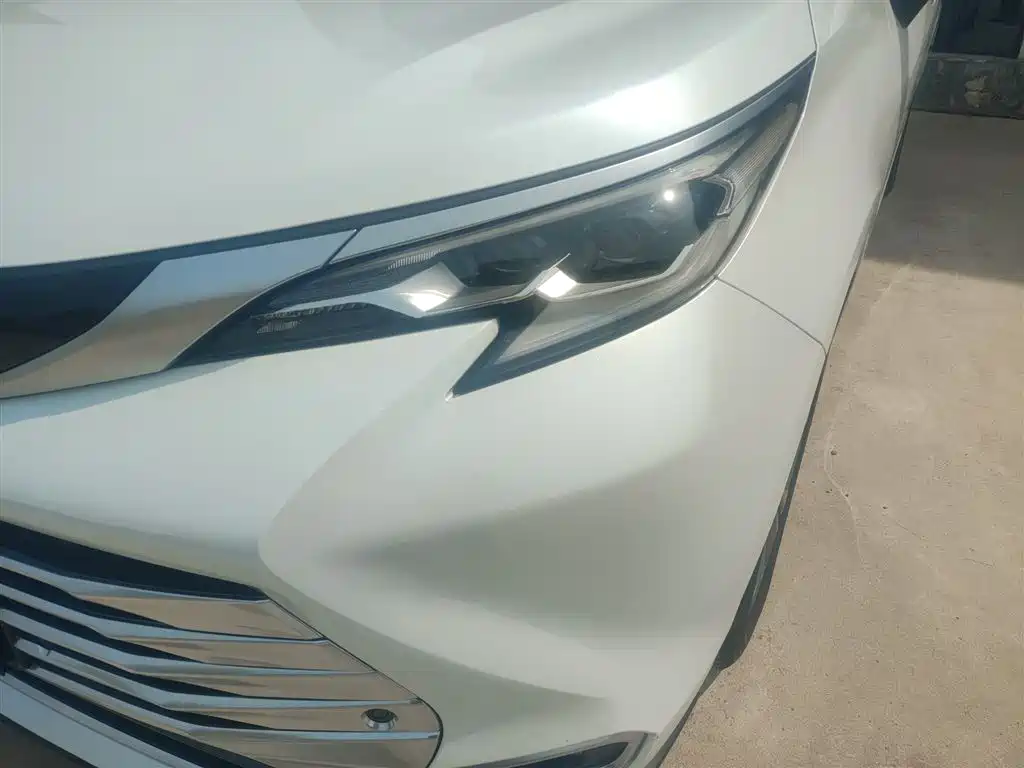 Toyota Sienna — фото 18