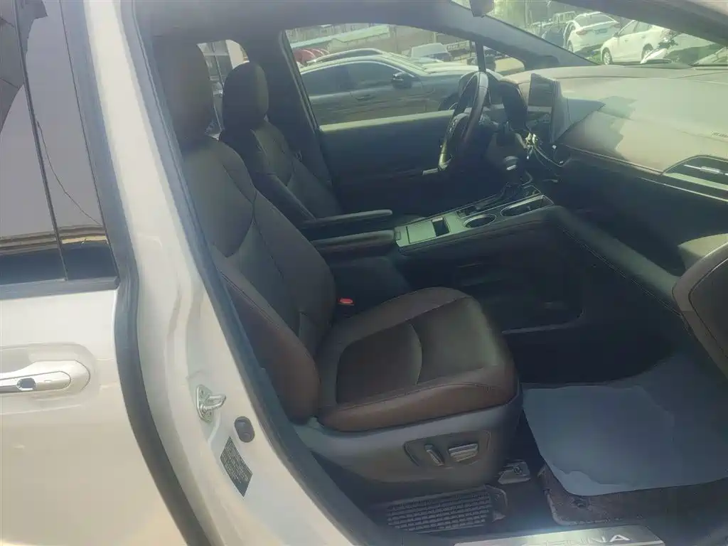 Toyota Sienna — фото 20