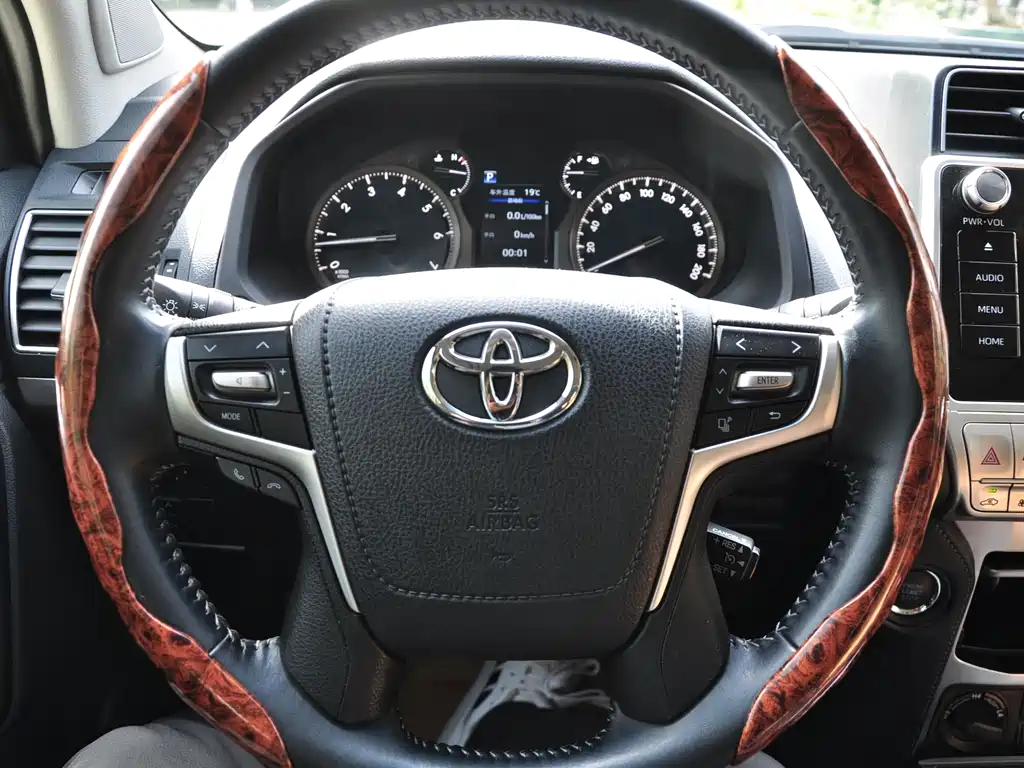 Toyota Prado — фото 18