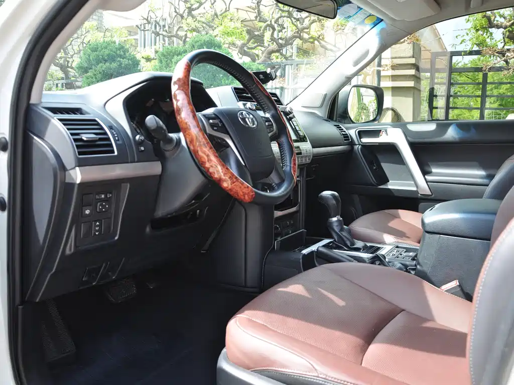 Toyota Prado — фото 10