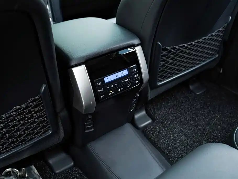 Toyota Prado — фото 15