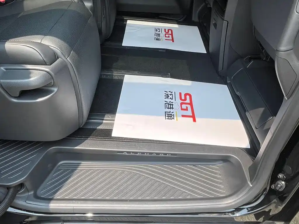 Toyota Alphard — фото 13