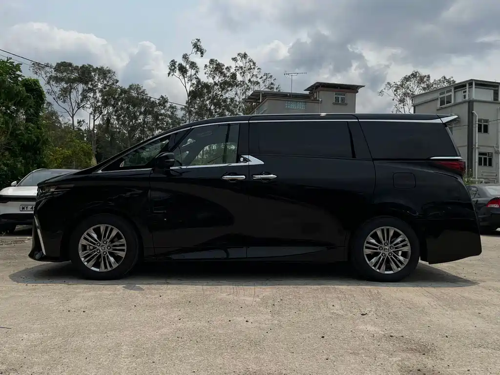 Toyota Alphard — фото 3