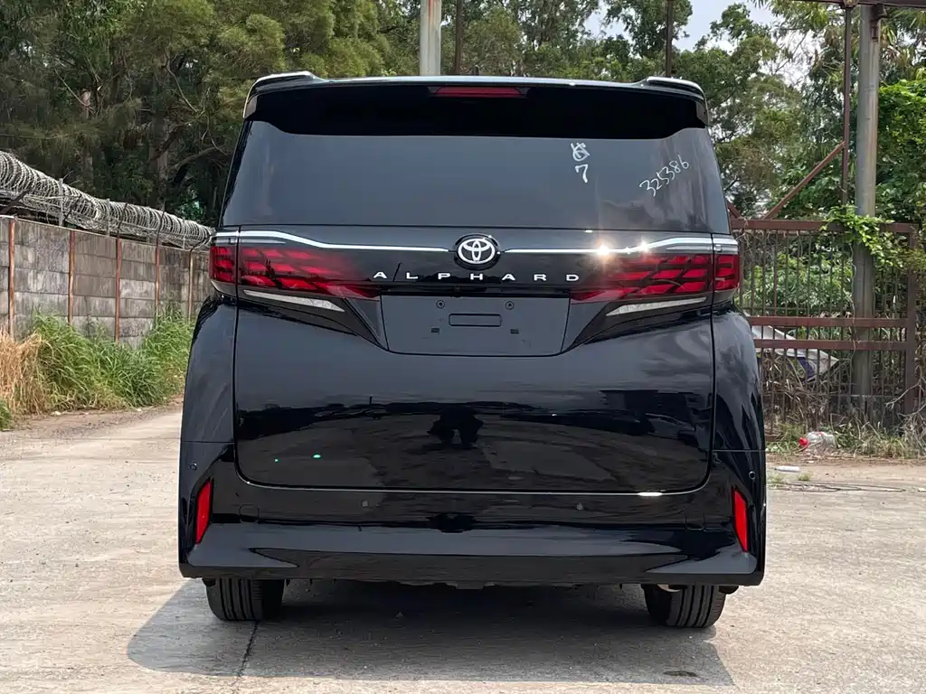 Toyota Alphard — фото 5