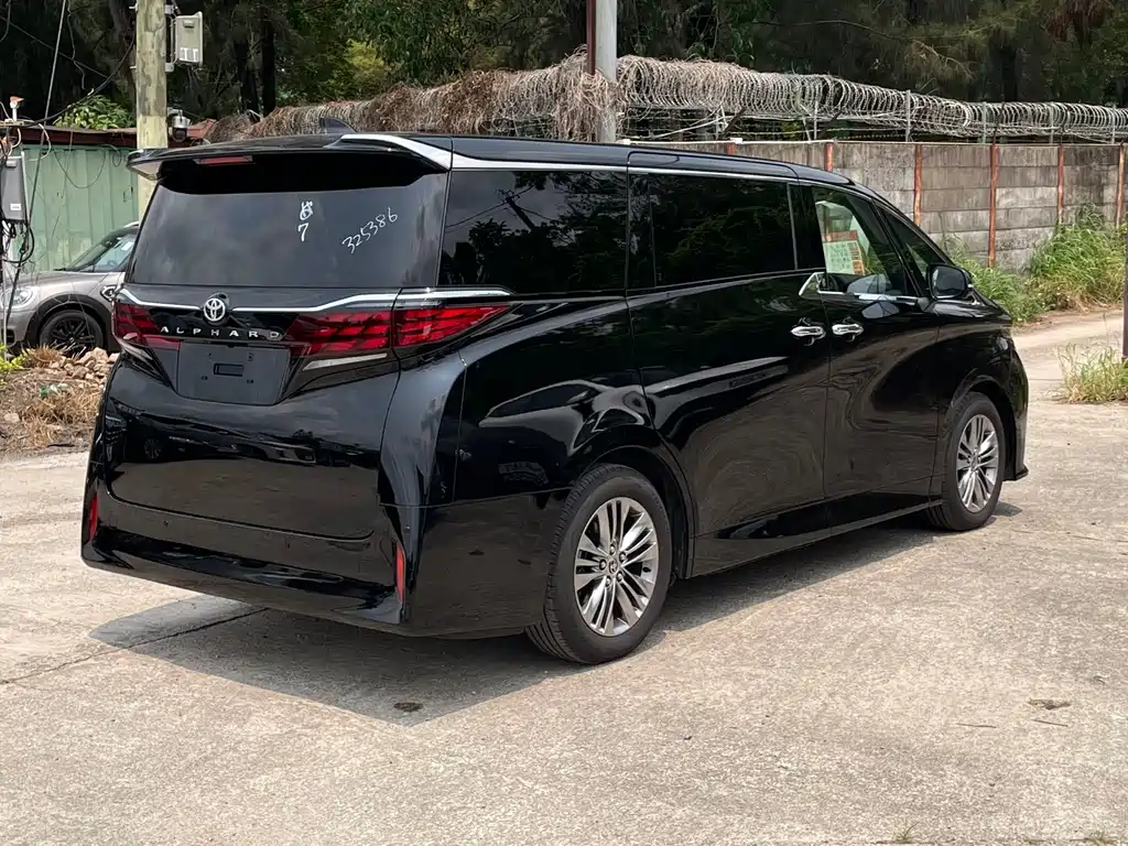 Toyota Alphard — фото 6
