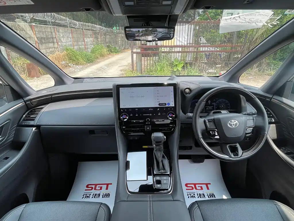Toyota Alphard — фото 7