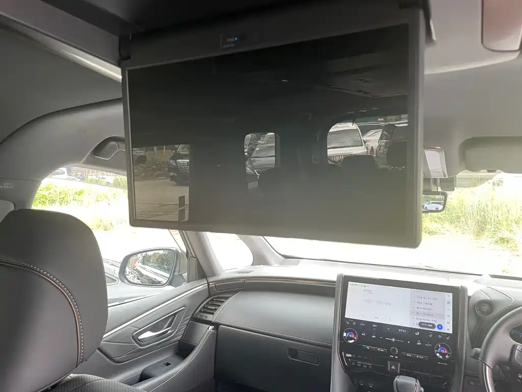 Toyota Alphard — фото 9