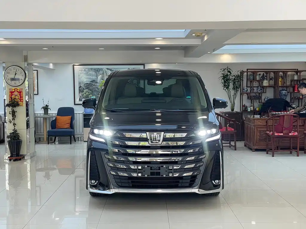 Toyota Vellfire — фото 2